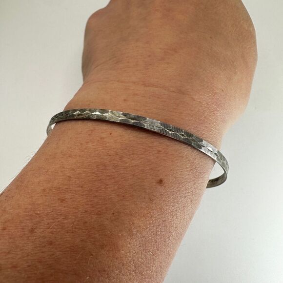Vintage stamped 835 diamond cut design bangle bracelet! - Picture 4 of 7